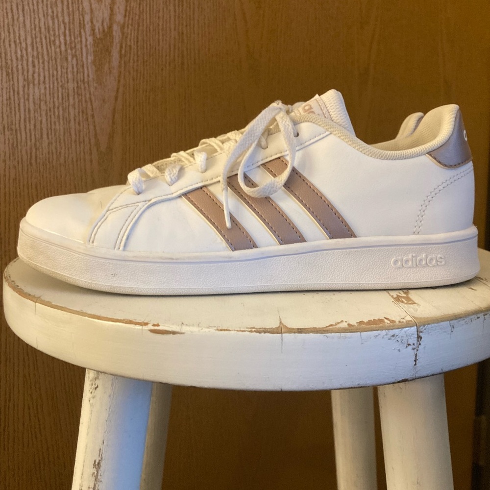 Adidas white and rose gold Sneaker ✨